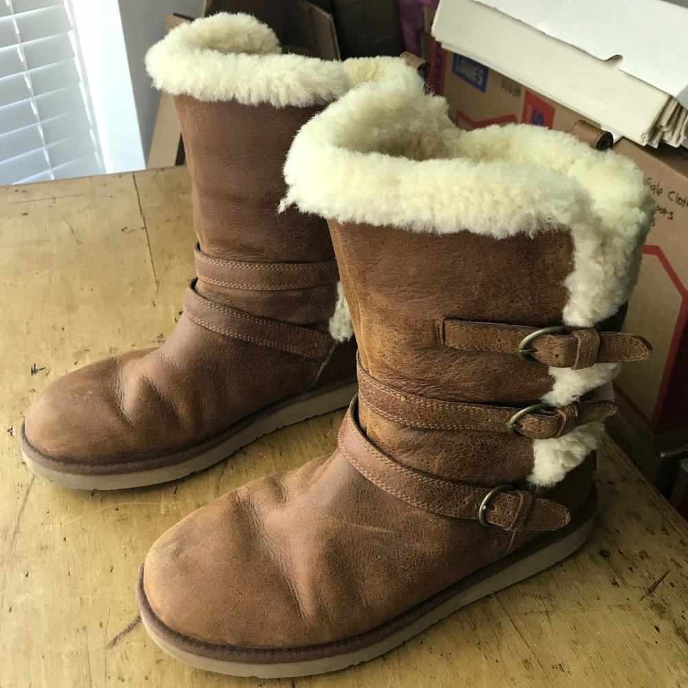 UGG Boots Tan Brown Distressed Leather Upper w Shearling & Buckles Wm Sz 10 US